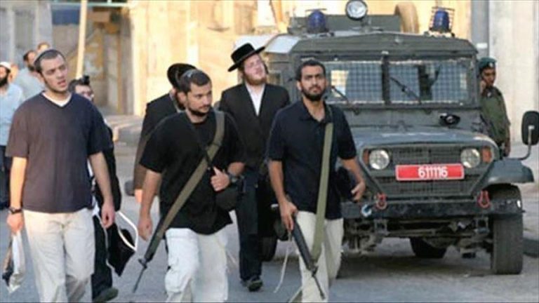 مسيرة استفزازية للمستوطنين في الخليل