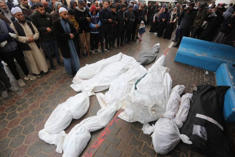 وزارة الصحة:107 شهيد في غزة خلال الـ 24 ساعة الماضية، مما يرفع العدد الإجمالي إلى 32333 شهيدًا.