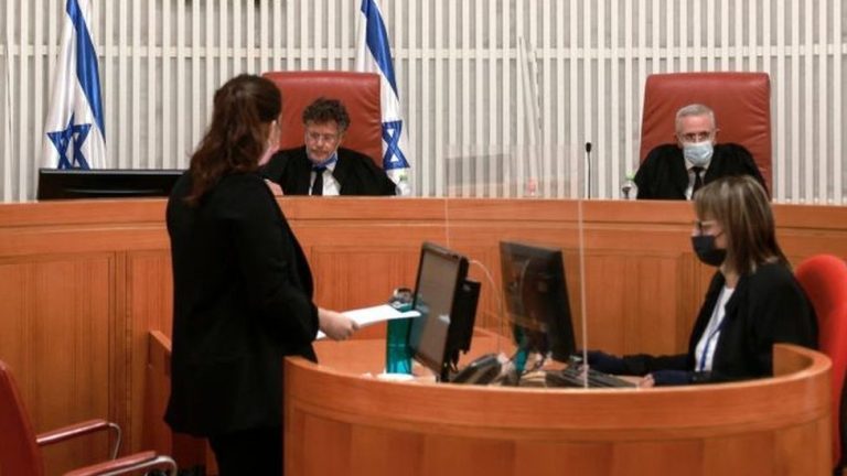 تعليق تحويل الميزانيات لمدارس دينية غير مجندين: قرار مؤقت من المحكمة العليا الإسرائيلية.
