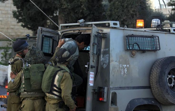 اعتقال 25 مواطناً فلسطينياً من الضفة، وعدد المعتقلين يصل إلى 8240 منذ 7 أكتوبر