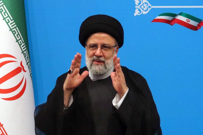 الرئيس الإيراني يهدد إسرائيل برد أكثر قوة وصرامة