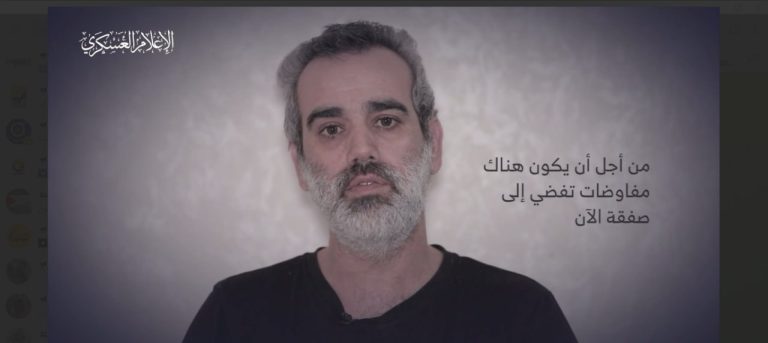“القسام ” تعرض مقطعاً مصوراً جديدا لأسرى لديها .