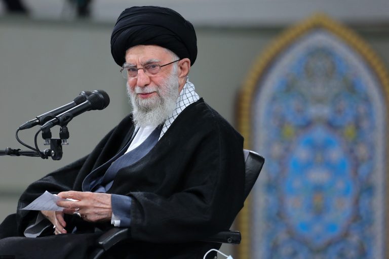 السيد خامنئي يحذر: الكيان الصهيوني أخطأ في الهجوم على قنصليتنا وسيواجه العقاب
