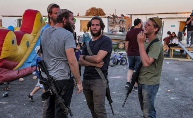هجوم مستوطنين يتسبب في حرق شاحنة واعتداء على المواطنين في برام الله وسلفيت