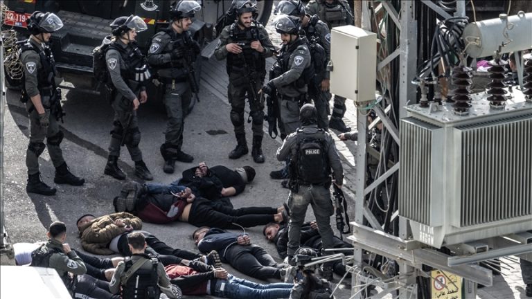 الاحتلال يعتقل ويعذب آلاف العمال الفلسطينيين منذ 7 أكتوبر