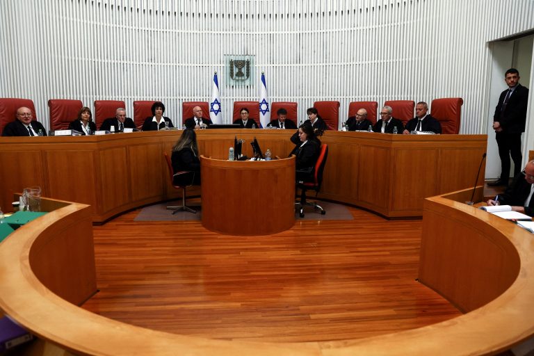 المحكمة العليا تصدر قرارًا احترازيًا بشأن قانون الجزيرة