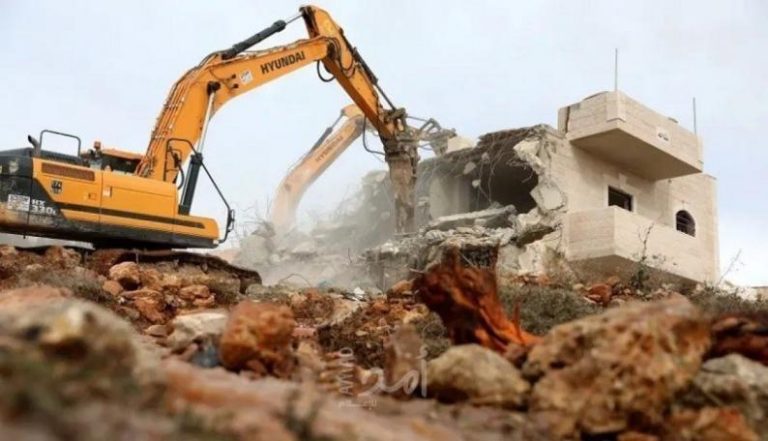 الاحتلال يجبر مقدسيًا على هدم بنايته في جبل المكبر