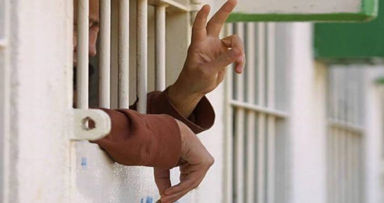 “هيئة الأسرى”: الاحتلال يواصل استهداف قيادات الحركة الأسيرة في سجن شطة