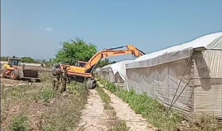 تدمير منازل وهدم دفيئات زراعية وحظائر أغنام من قبل الاحتلال في طولكرم والخليل