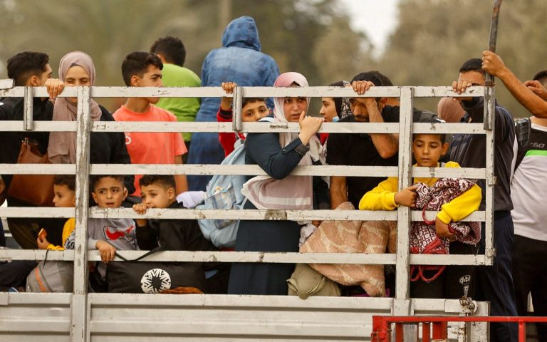 الأمم المتحدة : منطقة “المواصي” تعاني من كثافة سكانية عالية تصل إلى 30 ألف شخص في كل كيلومتر مربع