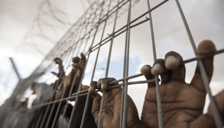 جرائم الاحتلال في السجون تودي بحياة عشرات الأسرى