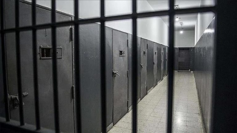 اعتراف صادم لطبيب عسكري إسرائيلي بشأن معتقل سدي تيمان