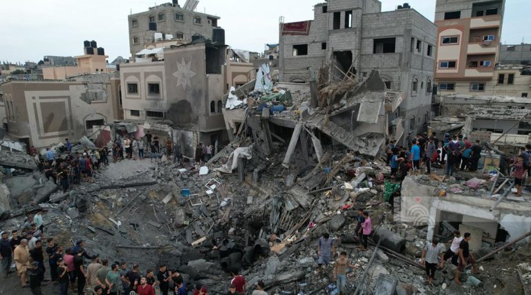 اليوم 330 للحرب : 41 شهيدًا جراء القصف المستمر من الاحتلال على مختلف أنحاء القطاع