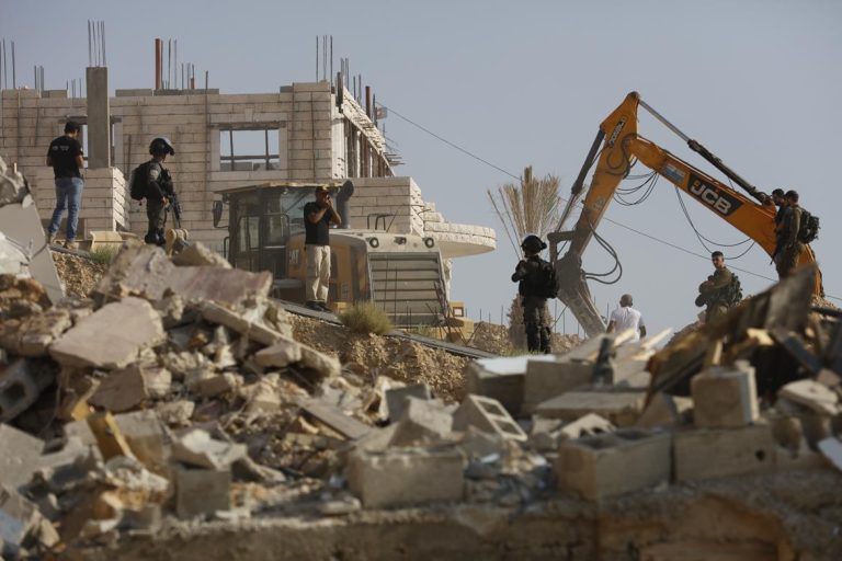 القدس: الاحتلال يهدم منزلاً ومنشآت في إطار 76 عملية هدم خلال الشهر الماضي