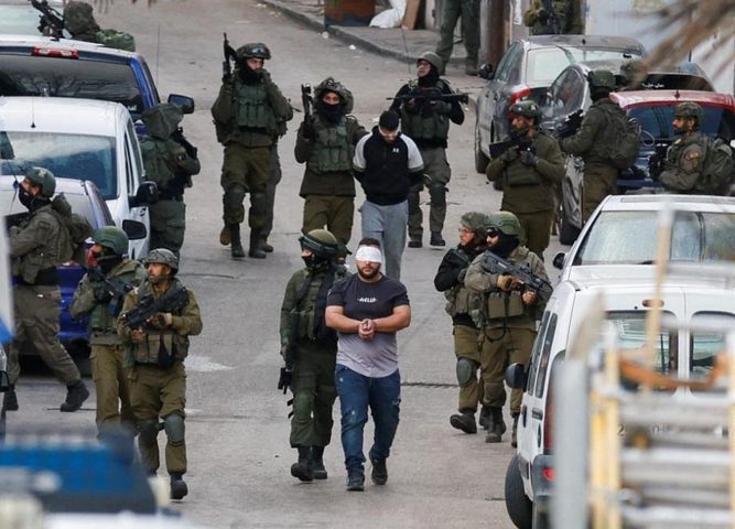 الاحتلال يعزز حملات الاعتقال في الضفة الغربية : 30 معتقلاً اليوم و180 منذ بداية الأسبوع الماضي