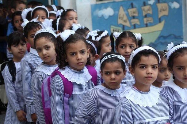 بدء العام الدراسي في الضفة الغربية في غياب غزة مع استمرار العدوان الإسرائيلي في غزة
