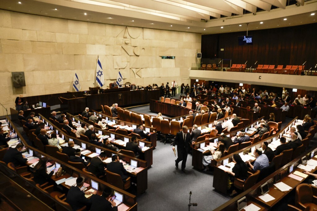 الكنيست يصادق على قرار حظر توظيف حاملي الشهادات الفلسطينية في القدس