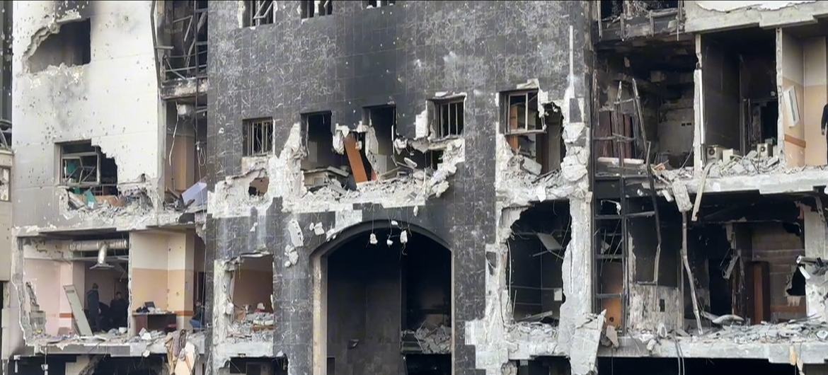 مستشفيات غزة تحت القصف تدمير منهجي للقطاع الطبي في ظل العدوان