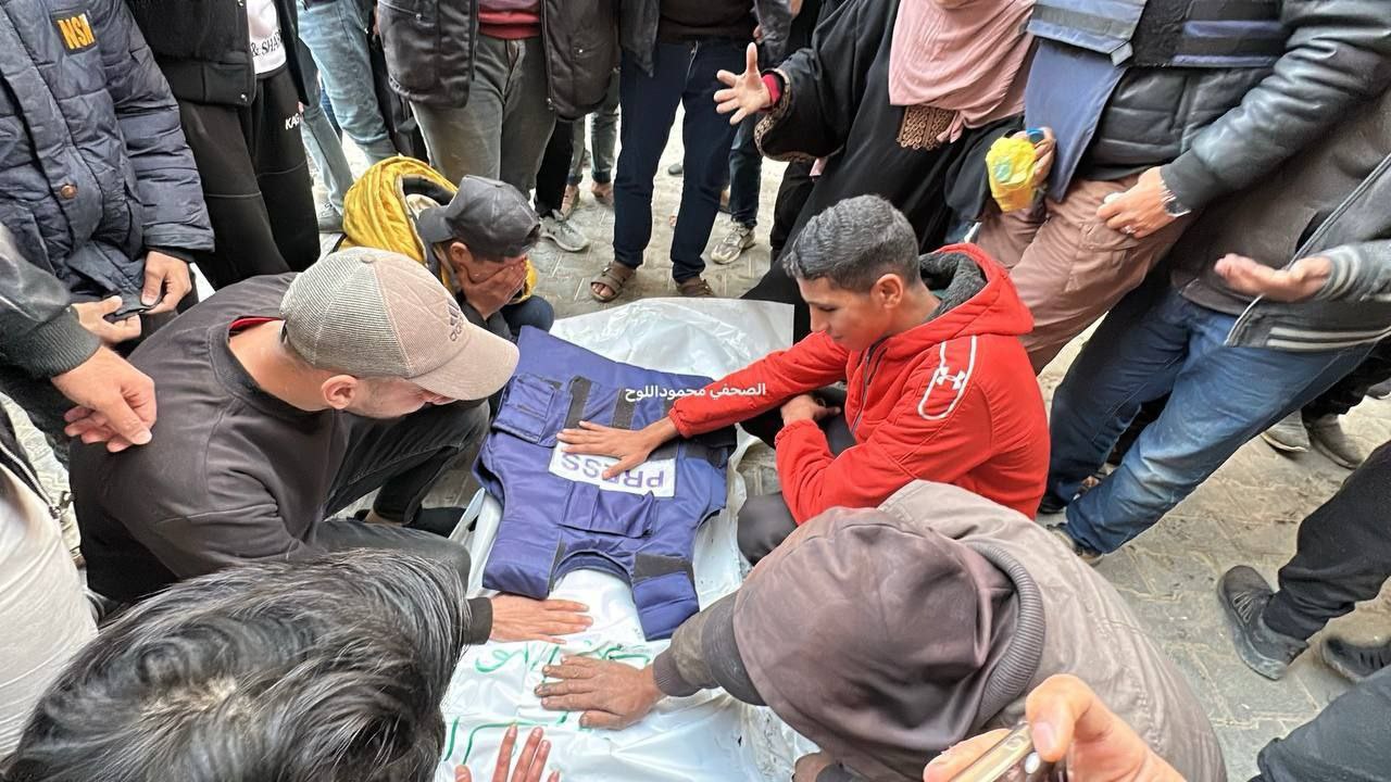 استشهاد 5 صحفيين في استهداف الاحتلال لمركبتهم بشكل مباشر