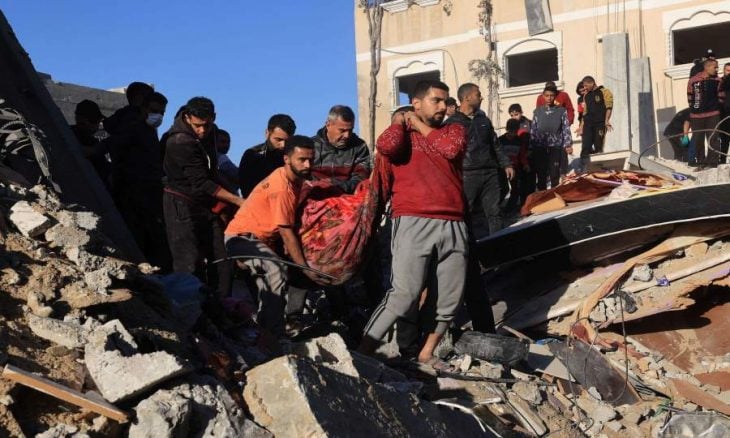 الدفاع المدني : انتشال 66 شهيدًا من تحت الأنقاض في غزة أمس