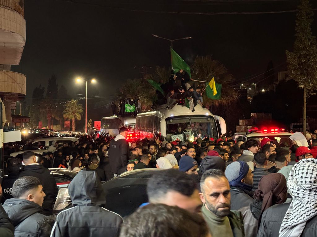 بعد تحررهن، الأسيرات الفلسطينيات يكشفن عن معاناتهن: “تعرضنا للقمع والإهانة وظروف إنسانية غاية في الصعوبة”