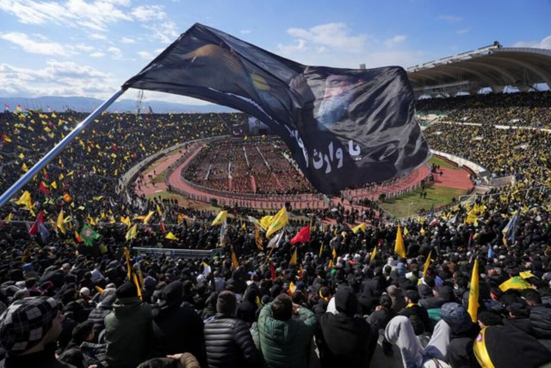 مليون مشارك في وداع الأمينين العامين السابقين لحزب الله