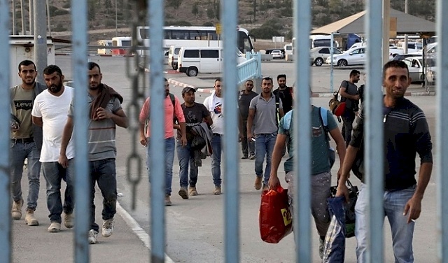 شرطة الإحتلال تحتجز 40 عاملاً فلسطينياً في الطيرة بدعوى الإقامة غير القانونية