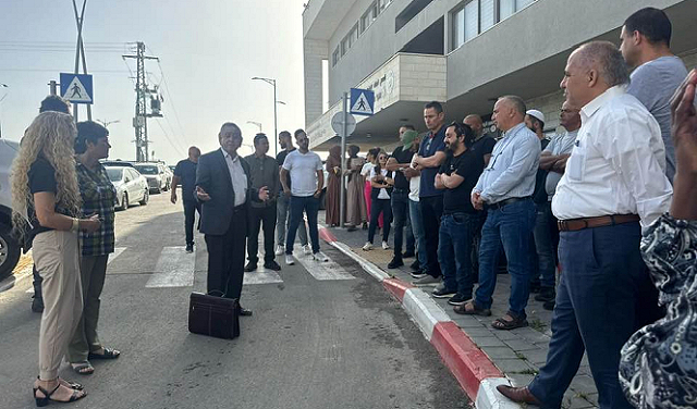 تظاهرة لموظفي بلدية رهط تنديدًا بتصاعد العنف والجريمة
