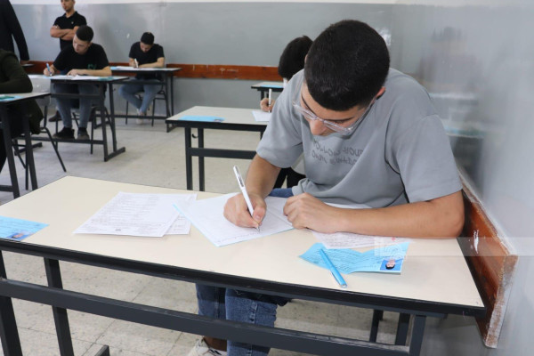 انطلاق امتحانات الثانوية العامة في الضفة الغربية بغياب طلاب غزة