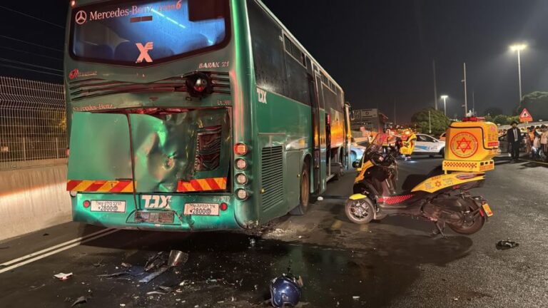 يافا : مصرع شابين بحادث تصادم مروع بين دراجة نارية وحافلة