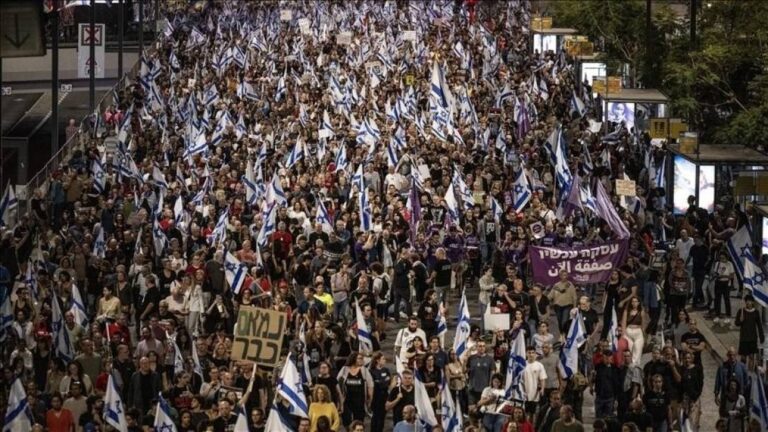 عائلات الأسرى الإسرائيليين تدعو لإتمام صفقة تضمن عودة جميع الأسرى والمخطوفين